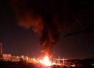 Дроны атаковали морской порт в Приморске: загорелся нефтеналивной терминал (видео)