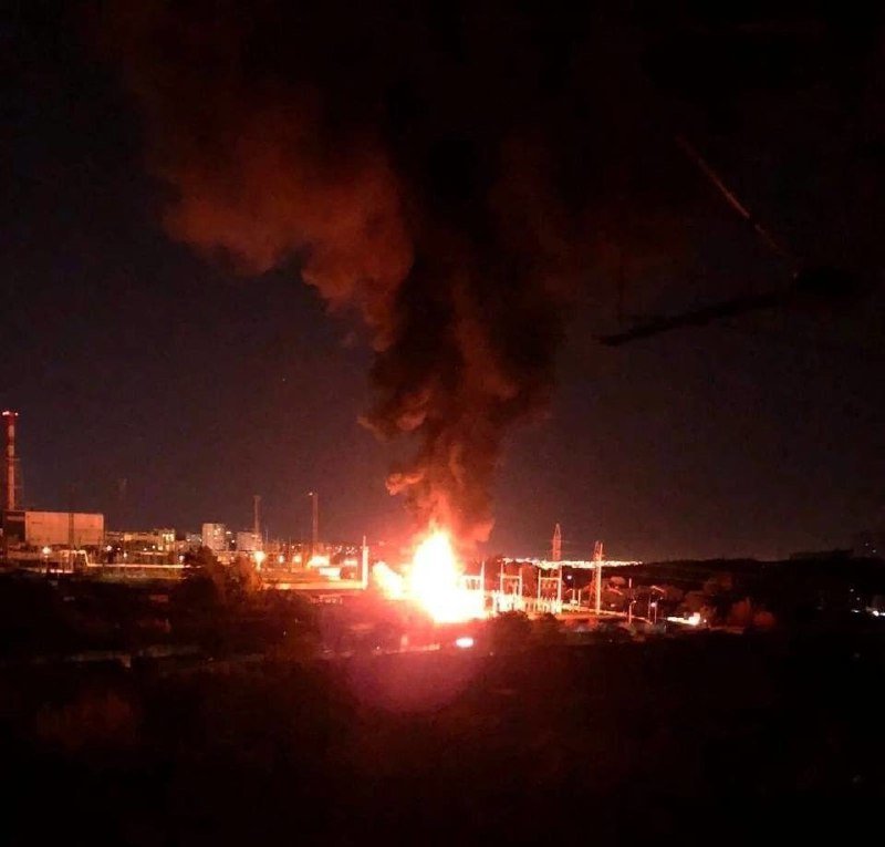 Дроны атаковали морской порт в Приморске: загорелся нефтеналивной терминал (видео)