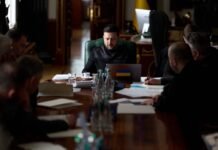 Украине хватит средств до мая, пока Венгрия блокирует кредит на 90 млрд евро, — Politico