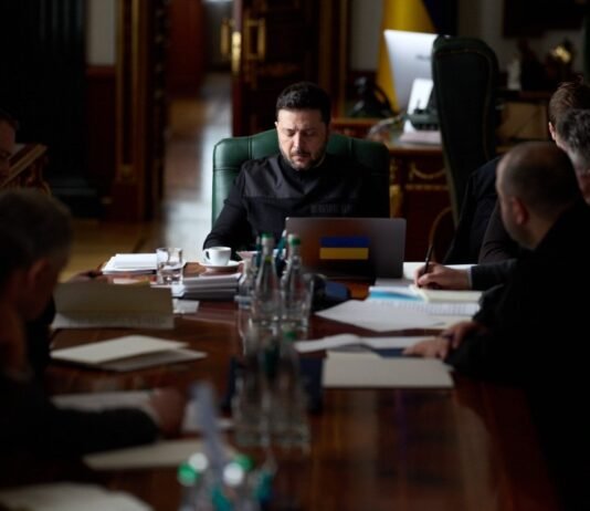 Украине хватит средств до мая, пока Венгрия блокирует кредит на 90 млрд евро, — Politico