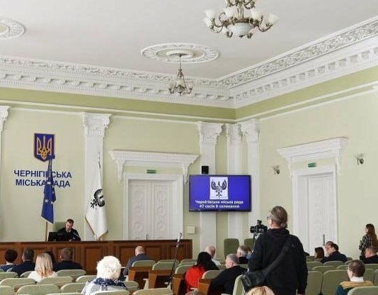 У Чернігові не відбулася позачергова сесія міськради, але підписали резолюцію щодо транспорту