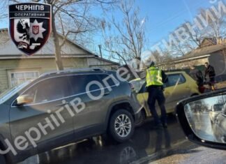У Чернігові на вулиці Київській зіткнулися три автомобілі