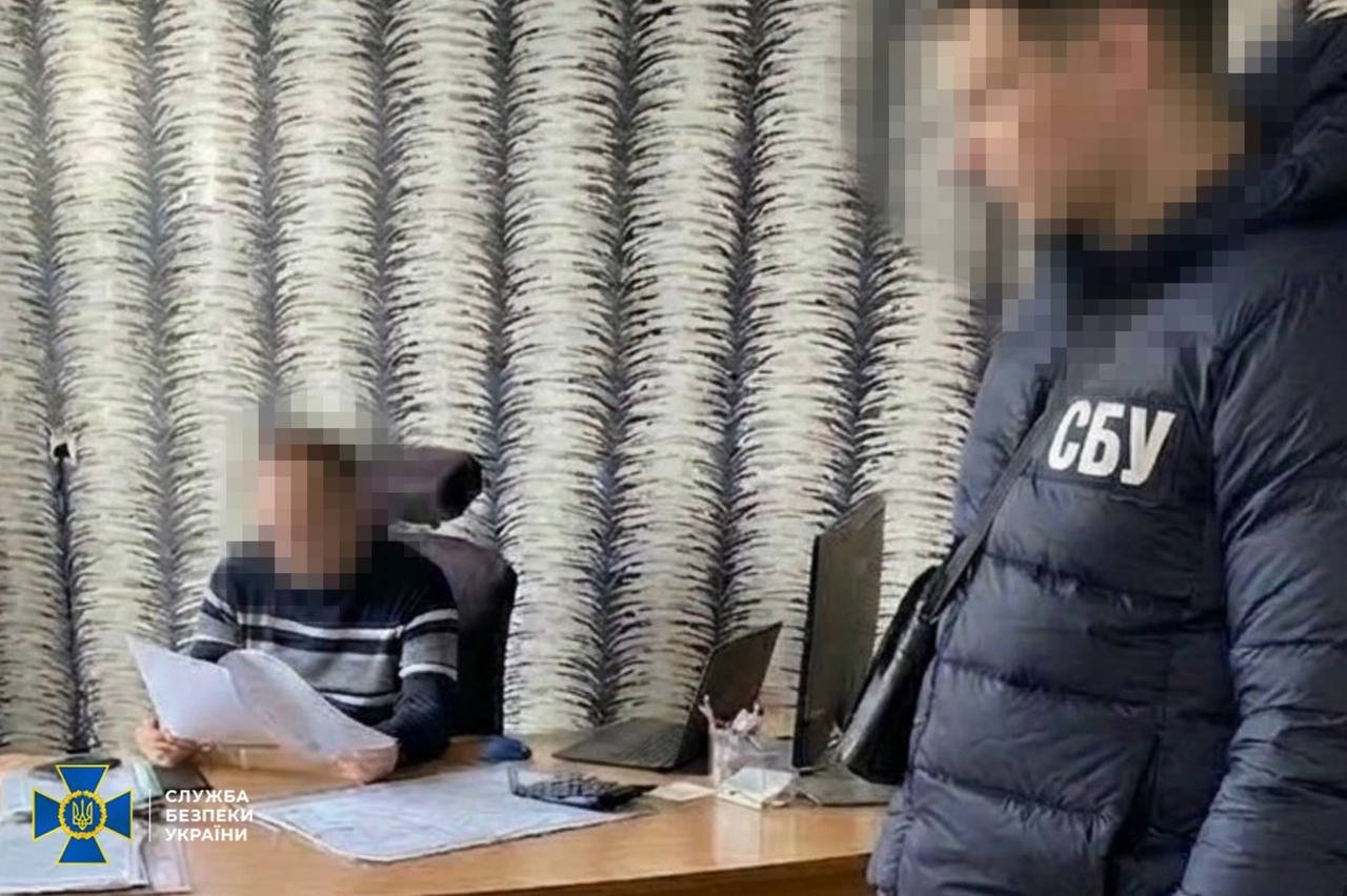 У Чернігові керівник будівельного підприємства «працевлаштовував» чоловіків для бронювання