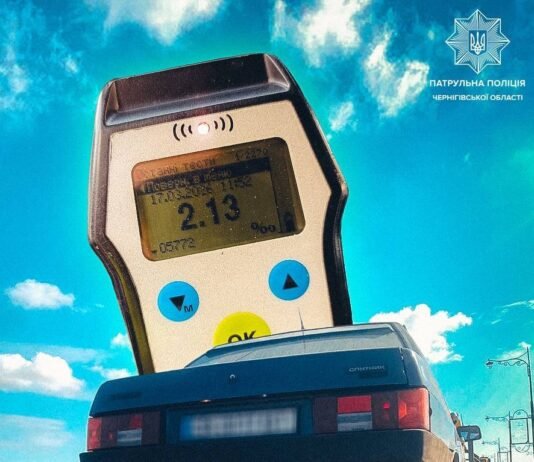 На автомобільному мосту через Десну у Чернігові евакуювали авто: що сталося