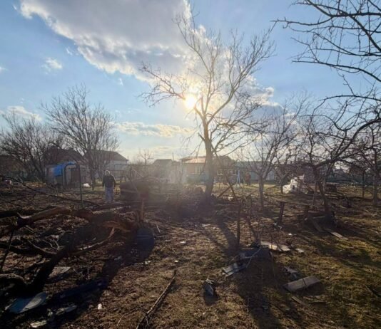 Російський БпЛА впав на приватну ділянку у Чернігові: пошкоджено 8 будинків, вибито щонайменше 30 вікон
