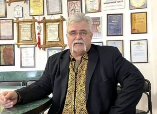 Президент присвоїв орден «За заслуги» ІІІ ступеня гендиректору та художньому керівнику Ніжинського драмтеатру