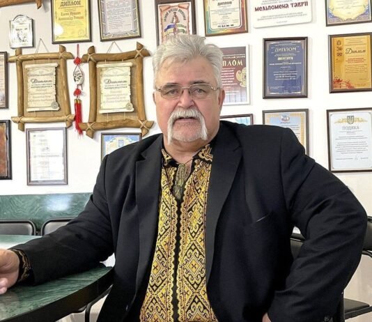 Президент присвоїв орден «За заслуги» ІІІ ступеня гендиректору та художньому керівнику Ніжинського драмтеатру