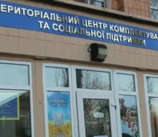 У Чернігівському районі російський дрон влучив у будівлю прокуратури та РТЦК