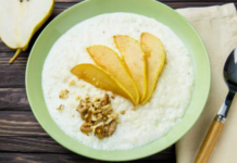 Суботній рецепт: вівсянка з карамелізованою грушею