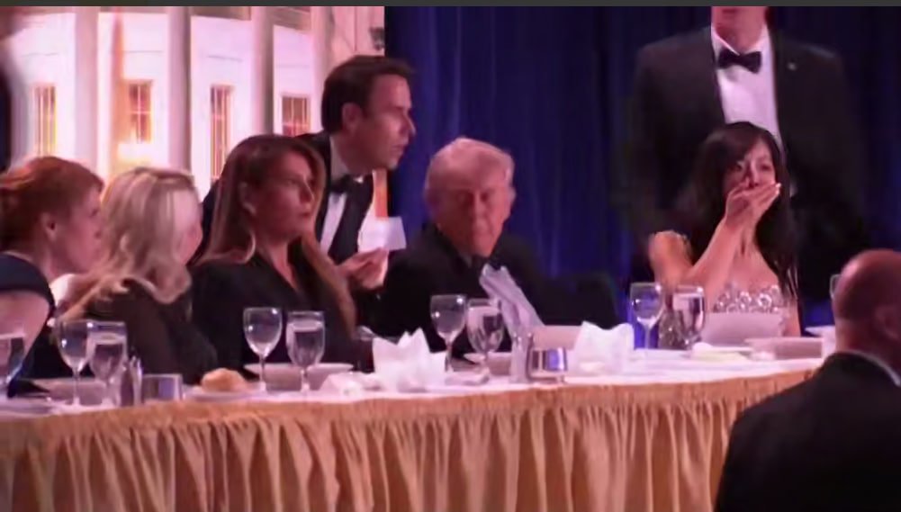 Покушение на Трампа: во время мероприятия с участием президента США и жены произошла стрельба (видео)