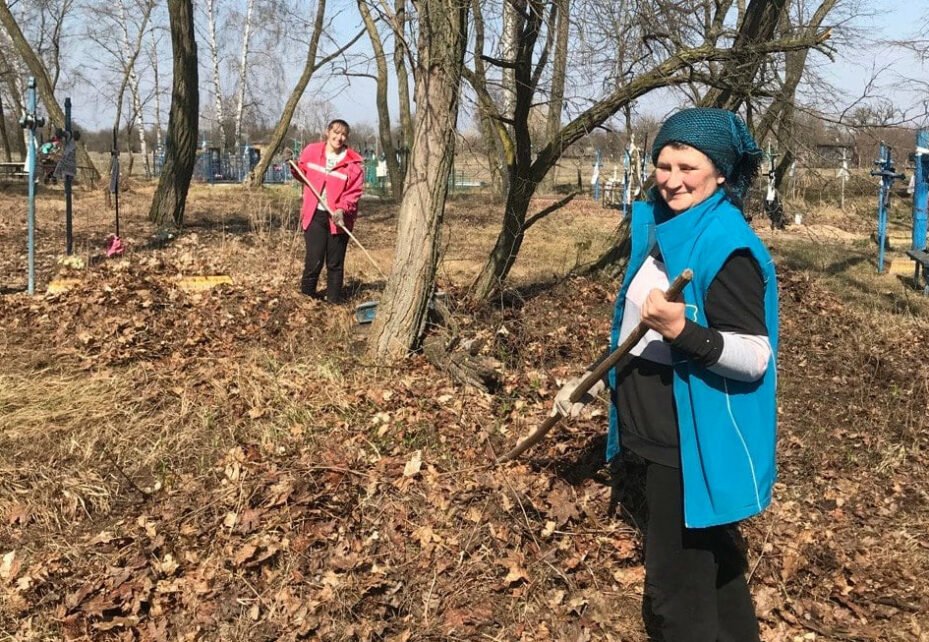 Хочеться, щоб у нашому селі все було гарно: Кучинівка чепуриться до Великодня (Фото)