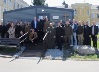 Місце молитви, надії та підтримки: у військовому госпіталі Чернігова освятили духовний центр для захисників