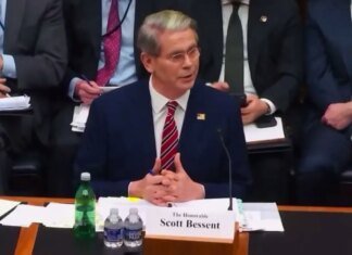 США не продовжуватимуть скасування санкцій щодо російської нафти — Бессент