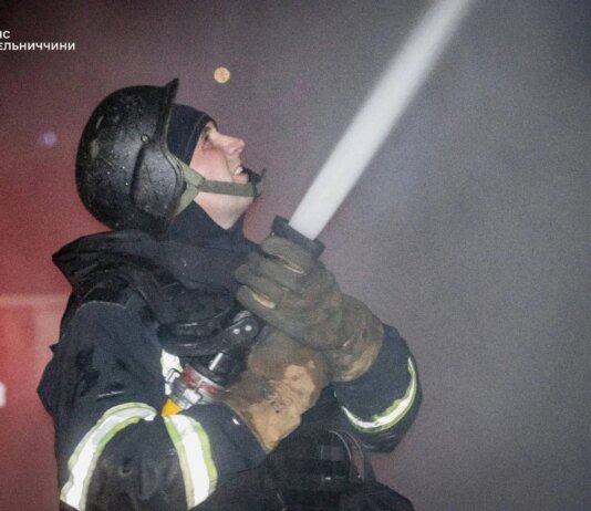 Хмельницький зазнав повторної атаки рф, сталася пожежа на підприємстві