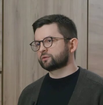 Від критики до тиску: як скандальний лікар Русаков намагається вплинути на суд у справі про смерть Аднана Ківана