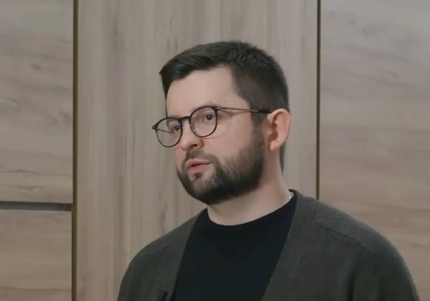 Від критики до тиску: як скандальний лікар Русаков намагається вплинути на суд у справі про смерть Аднана Ківана