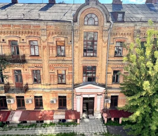 Прокуратура через суд вимагає відновити пам’ятку архітектури на Ярославовому Валу 1897 року в Києві