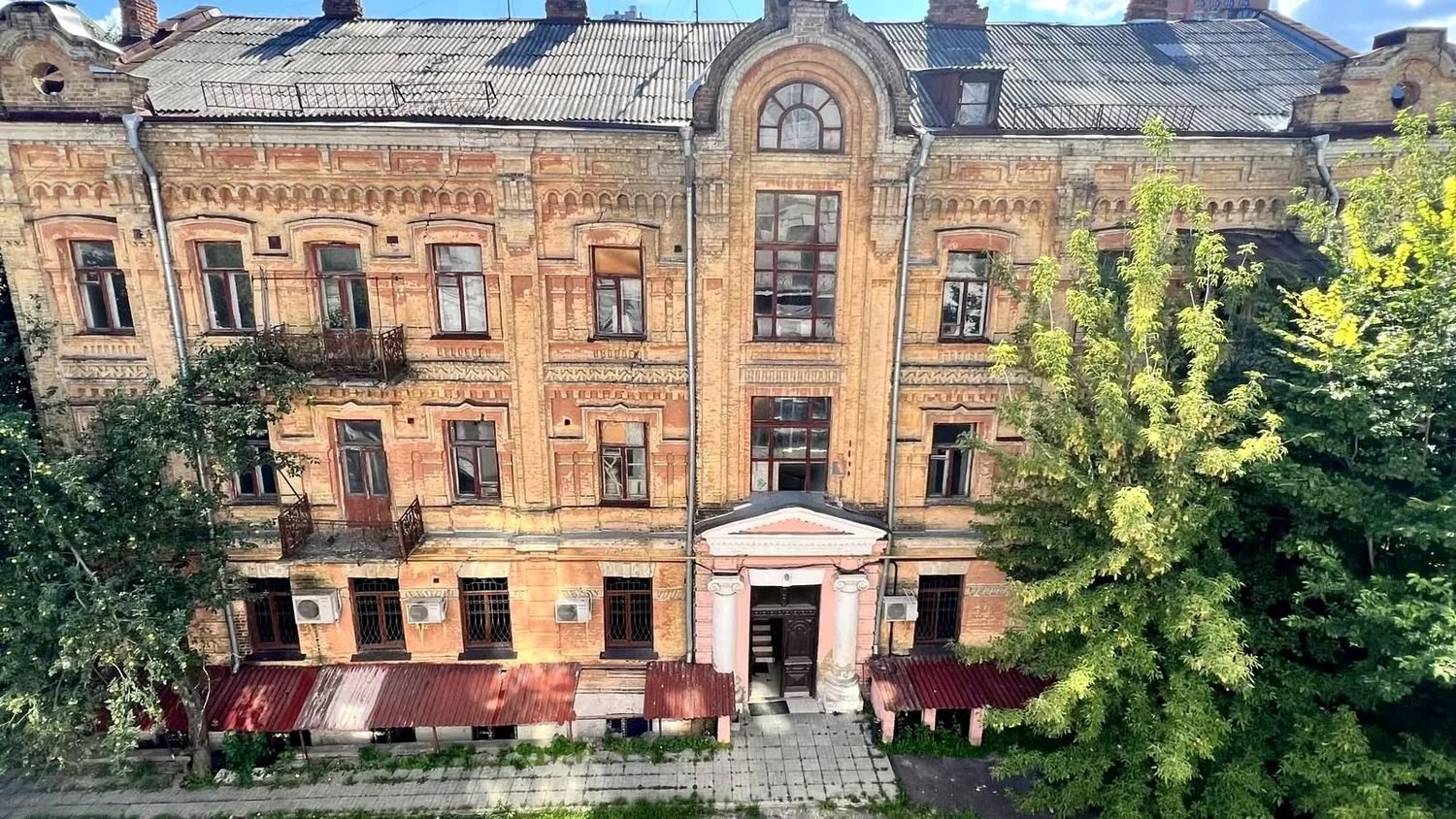 Прокуратура через суд вимагає відновити пам’ятку архітектури на Ярославовому Валу 1897 року в Києві