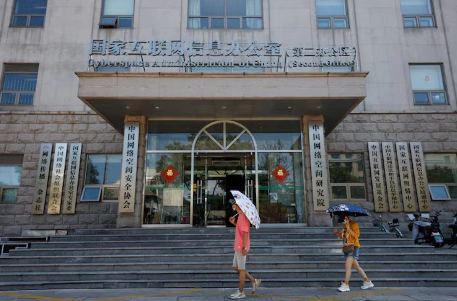 Китай хоче зобов’язати маркувати цифрових людей і заборонити їм "стосунки" з дітьми