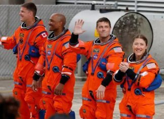 Як проходить політ Artemis II до Місяця