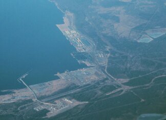 російський порт усть-луга відновив перевалку нафти після атак дронів