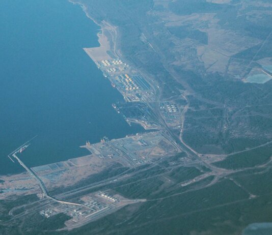 російський порт усть-луга відновив перевалку нафти після атак дронів