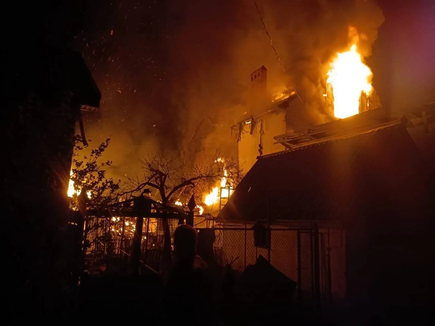 В Одеській області влучання БПЛА у багатоповерхівку, під завалами можуть бути люди — ОВА