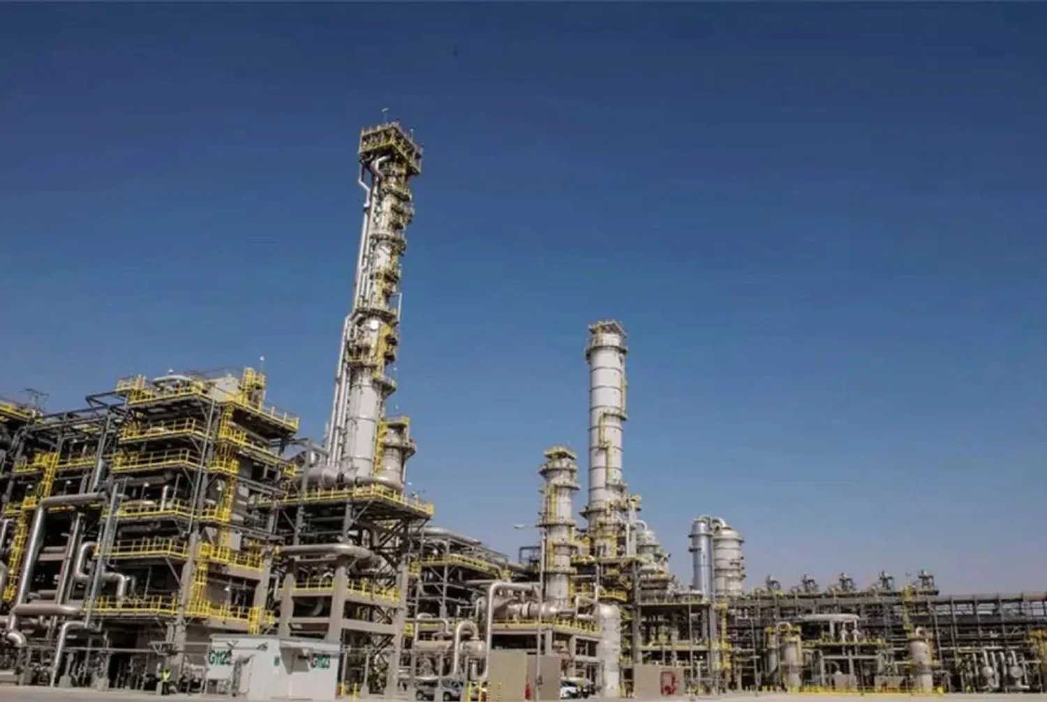 Іран атакував ракетами та дронами нафтохімічний комплекс у Саудівської Аравії