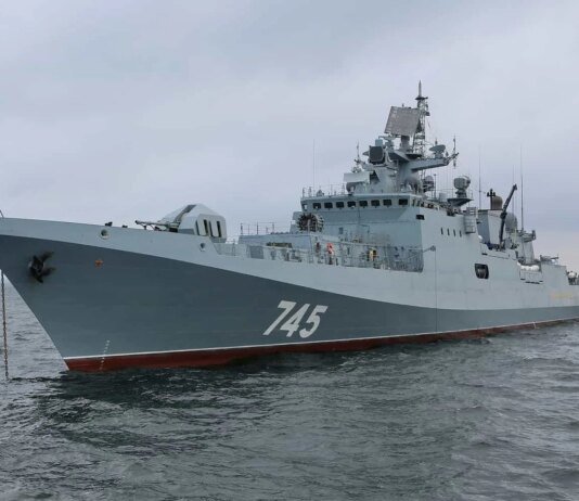 рф відправила фрегат ВМФ конвоювати санкційні танкери — у кремлі кажуть про "піратство"