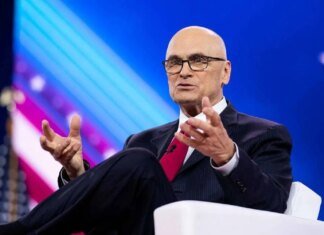 Посол США при ЄС заперечив втручання Трампа і Венса у вибори в Угорщині