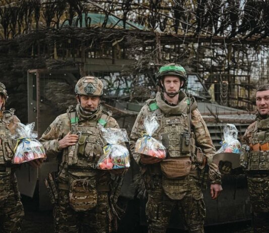 Великдень під вибухами — поліцейські показали, як зустрічають свято на службі