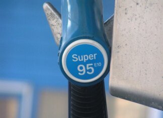 Скільки коштують бензин та дизель на українських АЗС та чи підвищаться вони в ціні