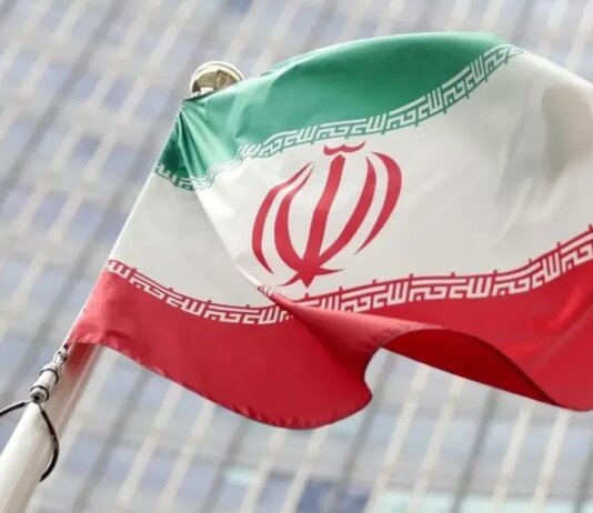 Іран погрожує "виправити на дно" кораблі США, які спробують заблокувати порти