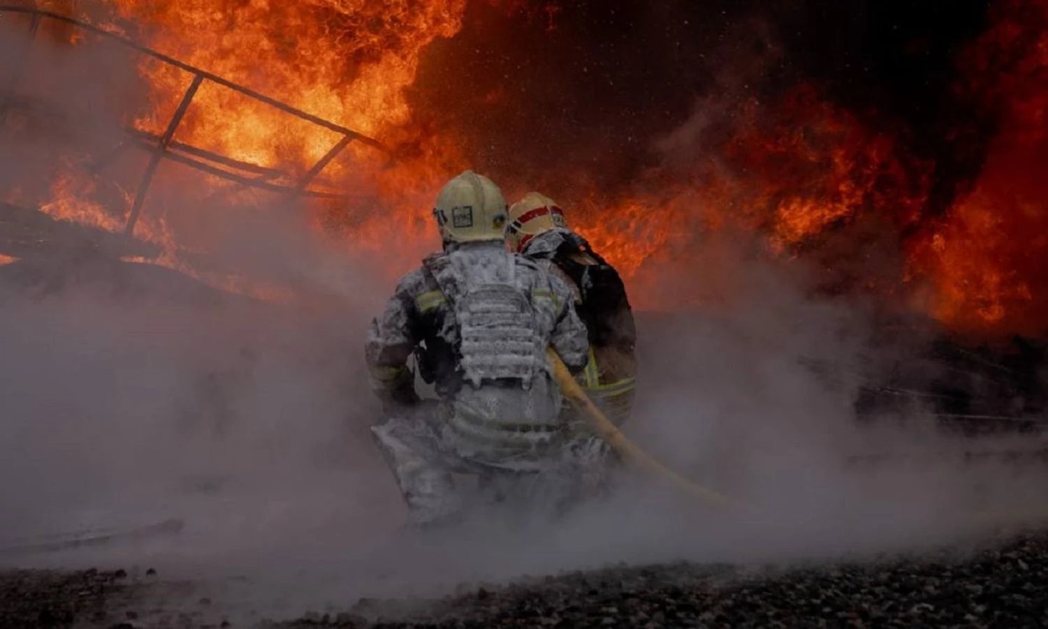 російські дрони тричі атакували промислову зону в Сумах — виникли пожежі