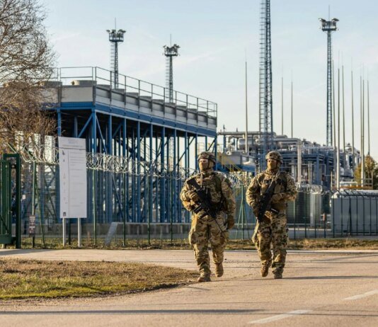 Угорщина виводить військових, залучених до охорони інфраструктури через "українську загрозу"