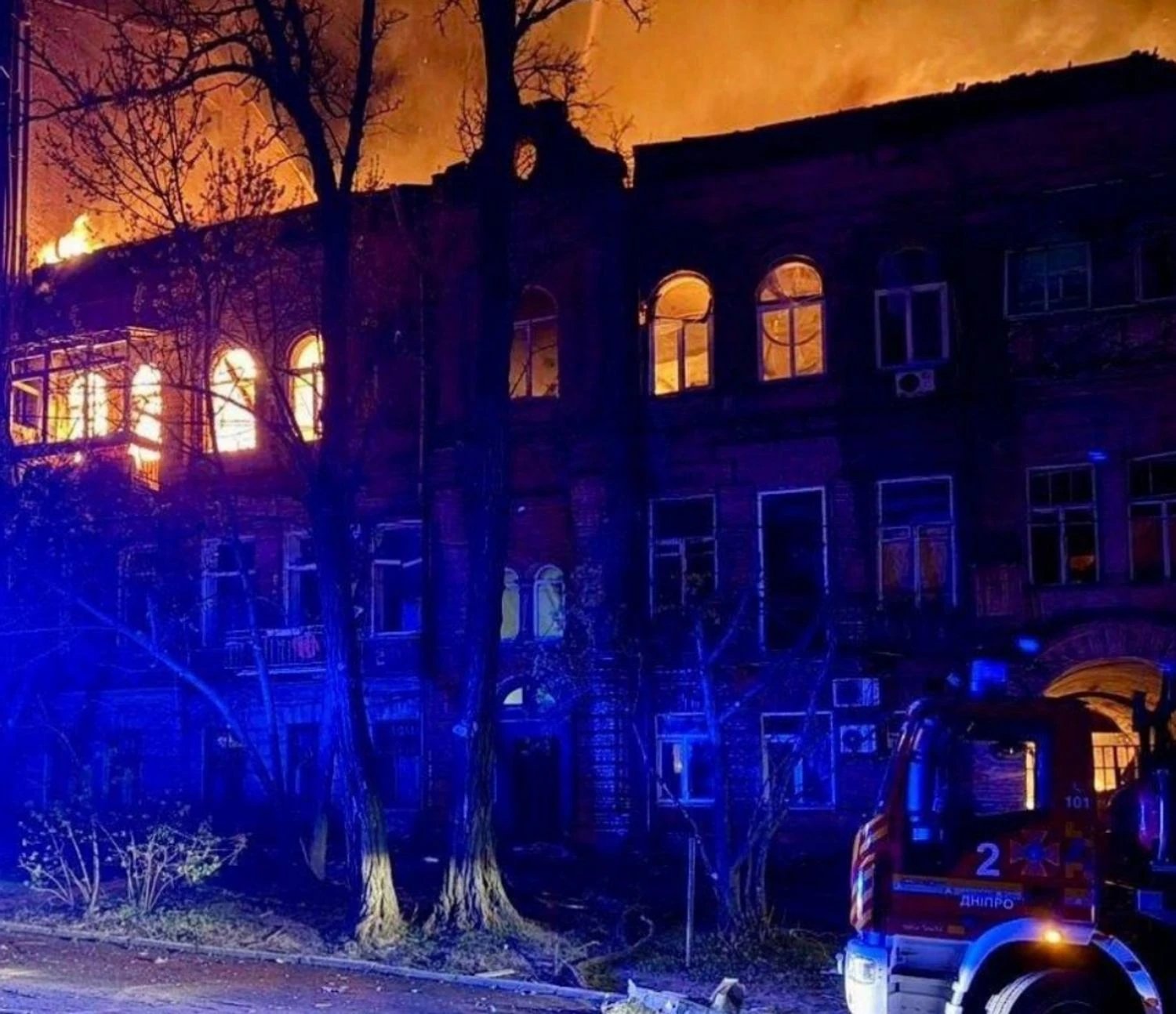 росіяни вночі вдарили по Дніпру балістикою є поранені та руйнування