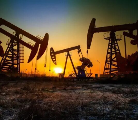 США неочікувано продовжили дозвіл на закупівлю російської нафти та послаблили санкції ще на місяць