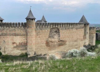 У Хотинській фортеці обвалився стародавній мур