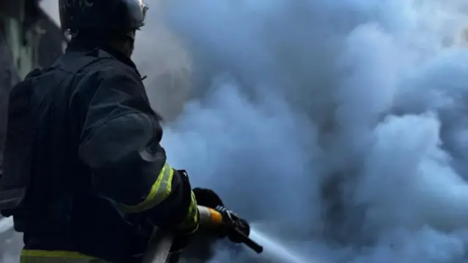 У Дніпровському районі Києва можливі перебої зі світлом через пожежу на підстанції