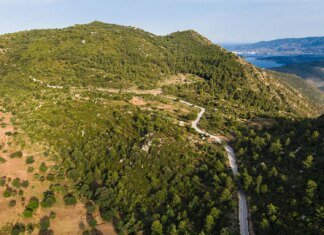 Вулкан у Греції, який вважали сплячим 100 000 років, насправді накопичує магму під землею