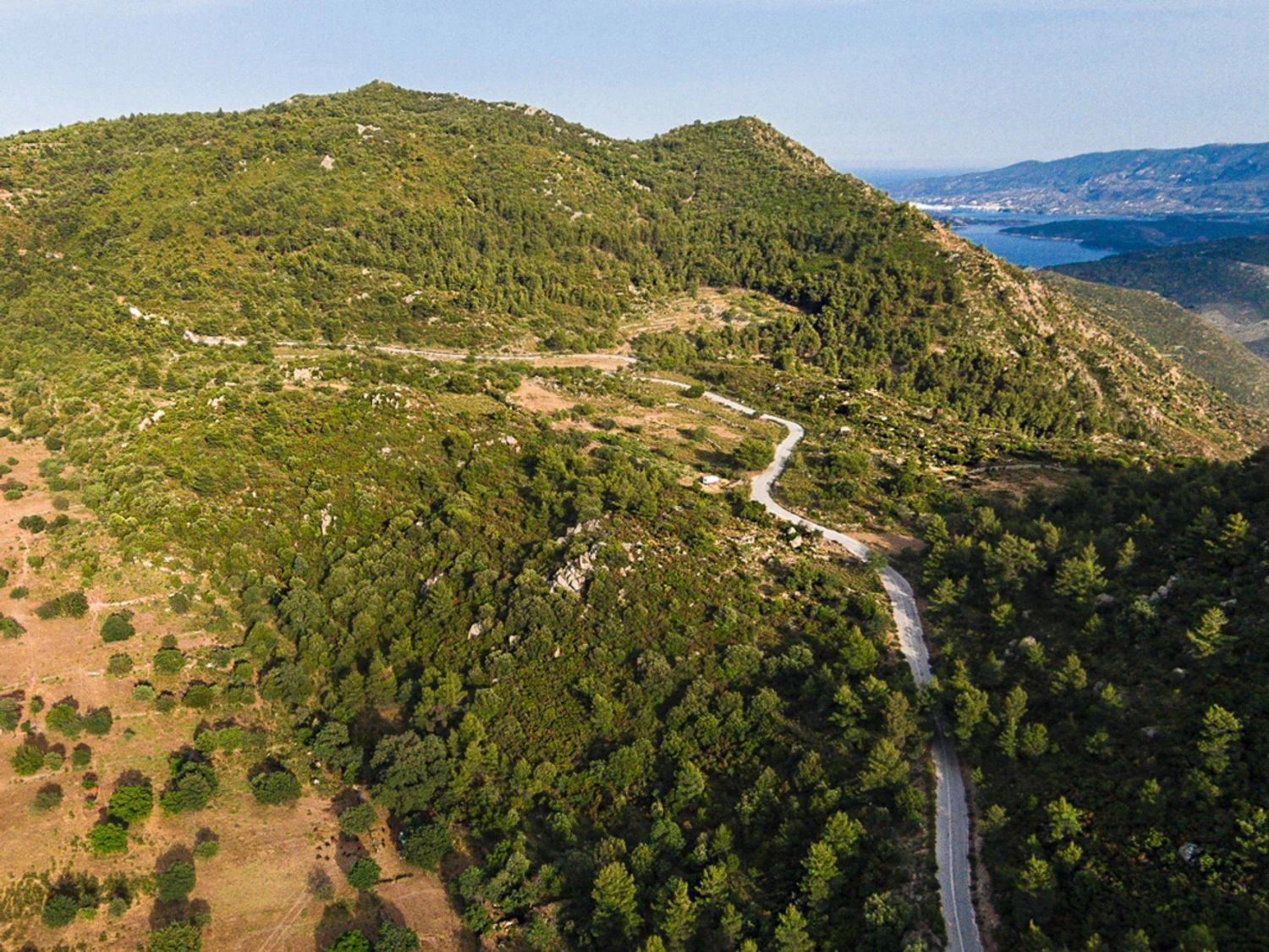 Вулкан у Греції, який вважали сплячим 100 000 років, насправді накопичує магму під землею