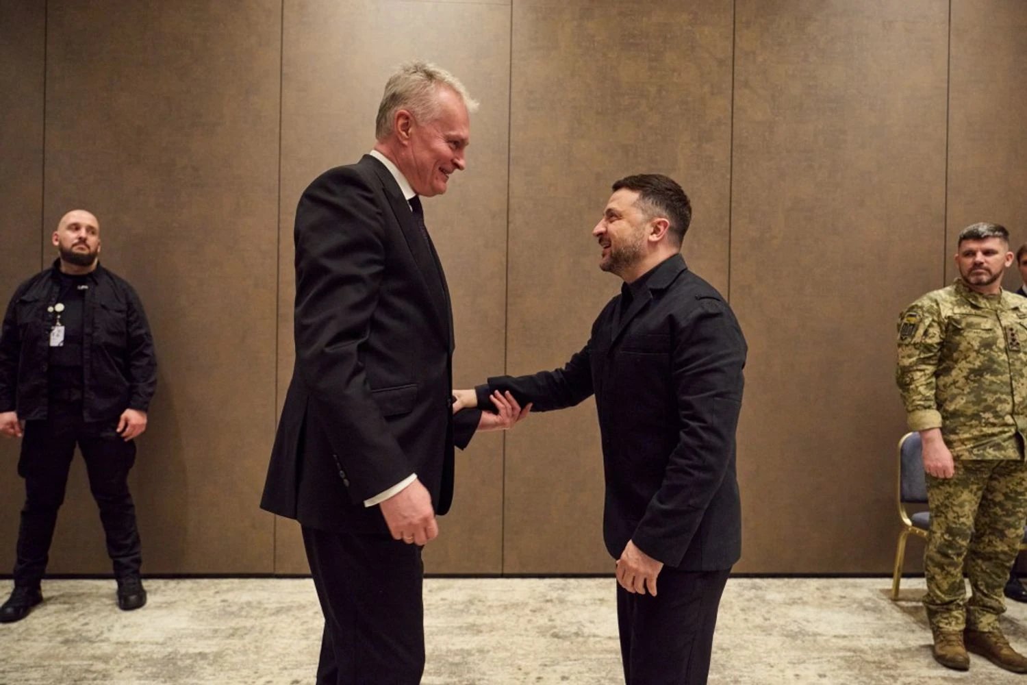 Обговорили євроінтеграцію та співробітництво у форматі Drone Deal — Зеленський зустрівся на Кіпрі із президентом Литви