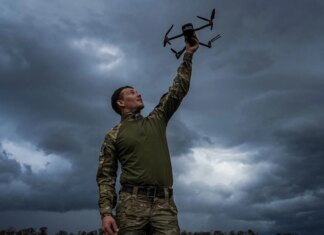 "Азов" знищує техніку та особовий склад окупантів у Донецьку — відео