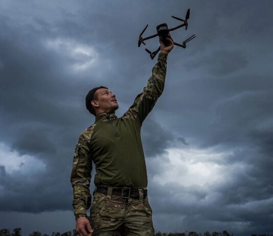 "Азов" знищує техніку та особовий склад окупантів у Донецьку — відео