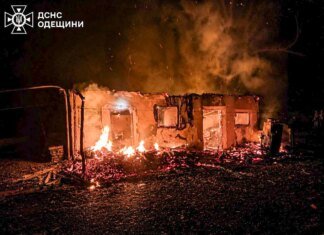 рф вдарила по порту та будинках на Одещині — є постраждалі, атаки зазнало іноземне судно