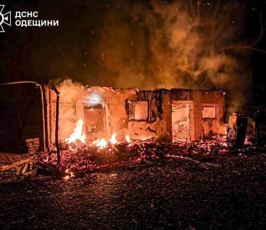 рф вдарила по порту та будинках на Одещині — є постраждалі, атаки зазнало іноземне судно