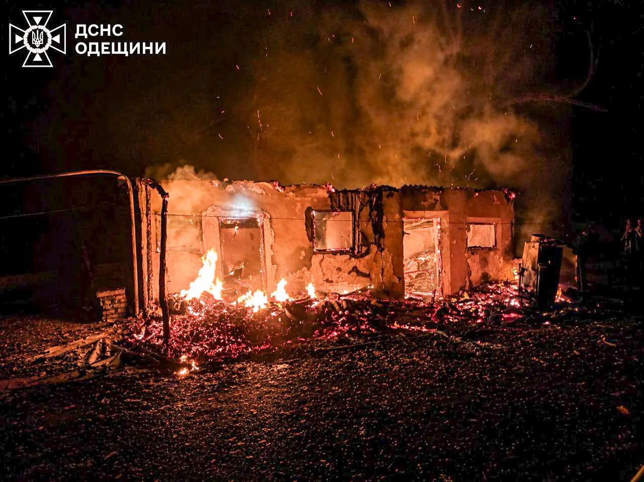 рф вдарила по порту та будинках на Одещині — є постраждалі, атаки зазнало іноземне судно