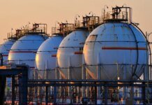 Нові СПГ-танкери під російським прапором вказують на розширення "тіньового флоту" — Bloomberg