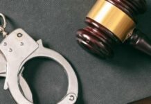 Житель Чернігова проведе 12 років за ґратами за вбивство матері