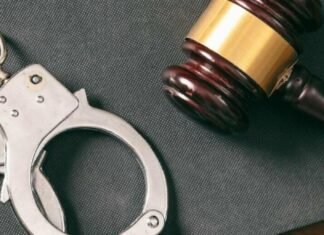 Житель Чернігова проведе 12 років за ґратами за вбивство матері